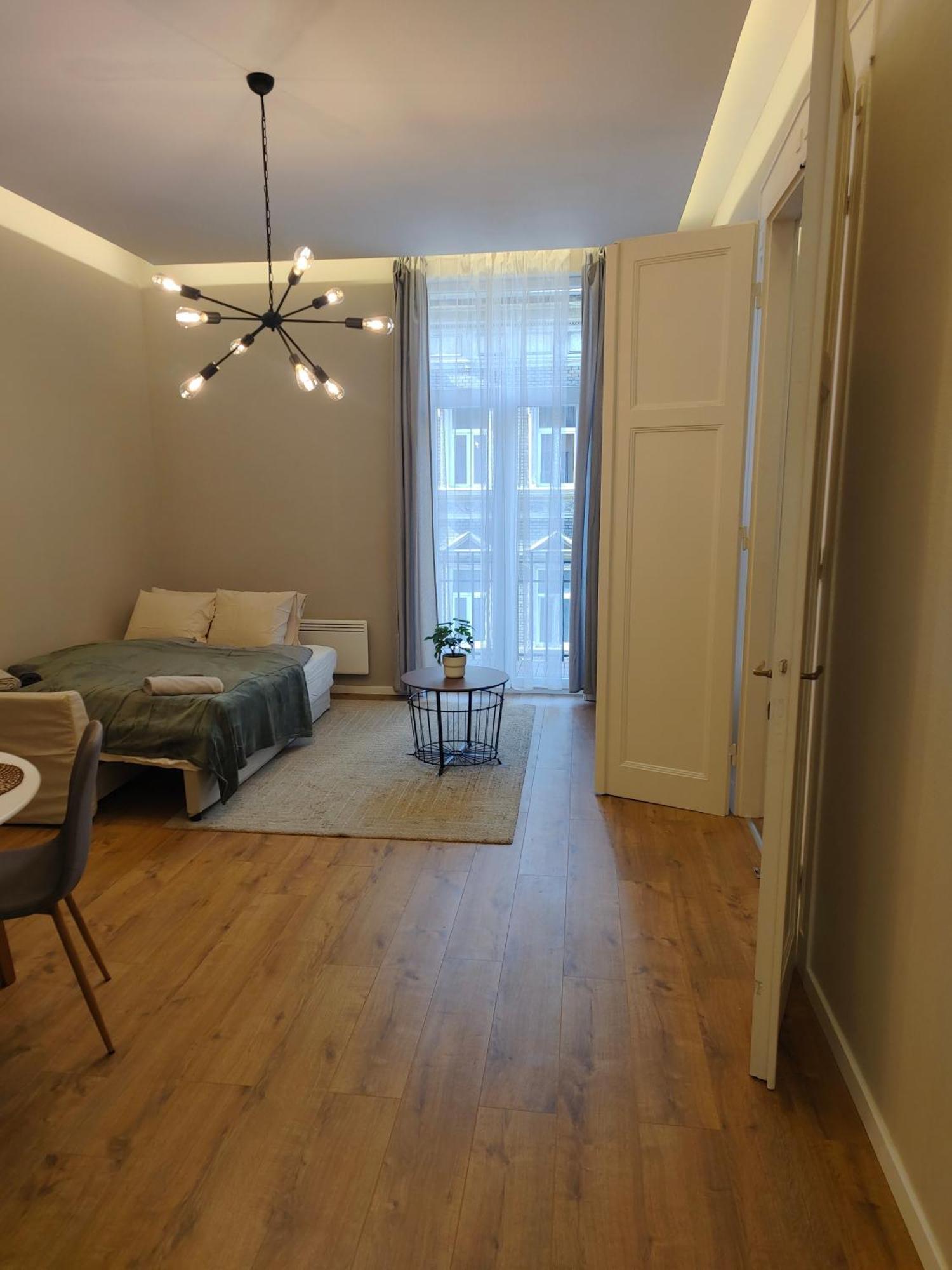 City Center 2, Cozy And Modern 2Br In The City Center Будапеща Екстериор снимка