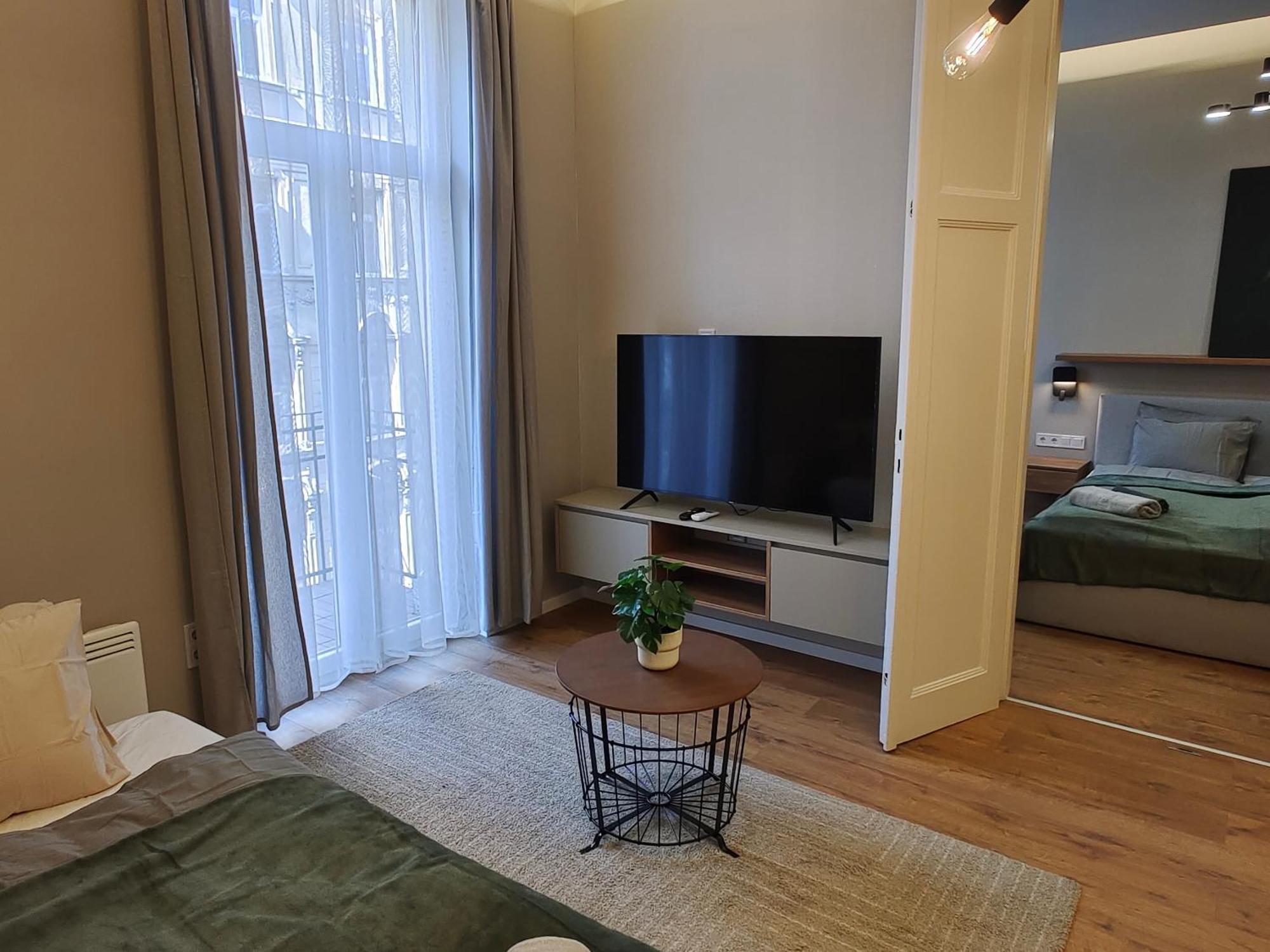 City Center 2, Cozy And Modern 2Br In The City Center Будапеща Екстериор снимка