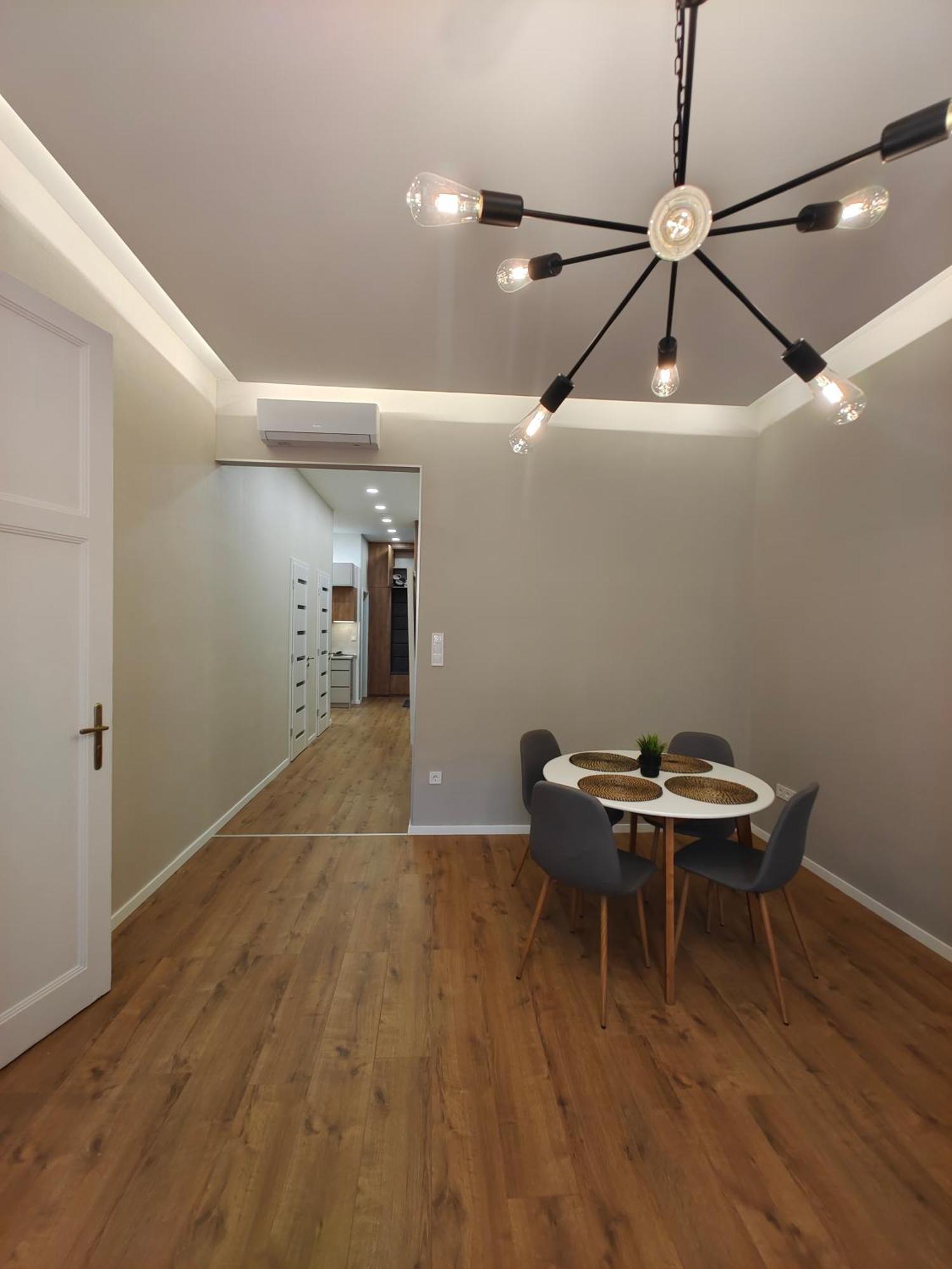 City Center 2, Cozy And Modern 2Br In The City Center Будапеща Екстериор снимка