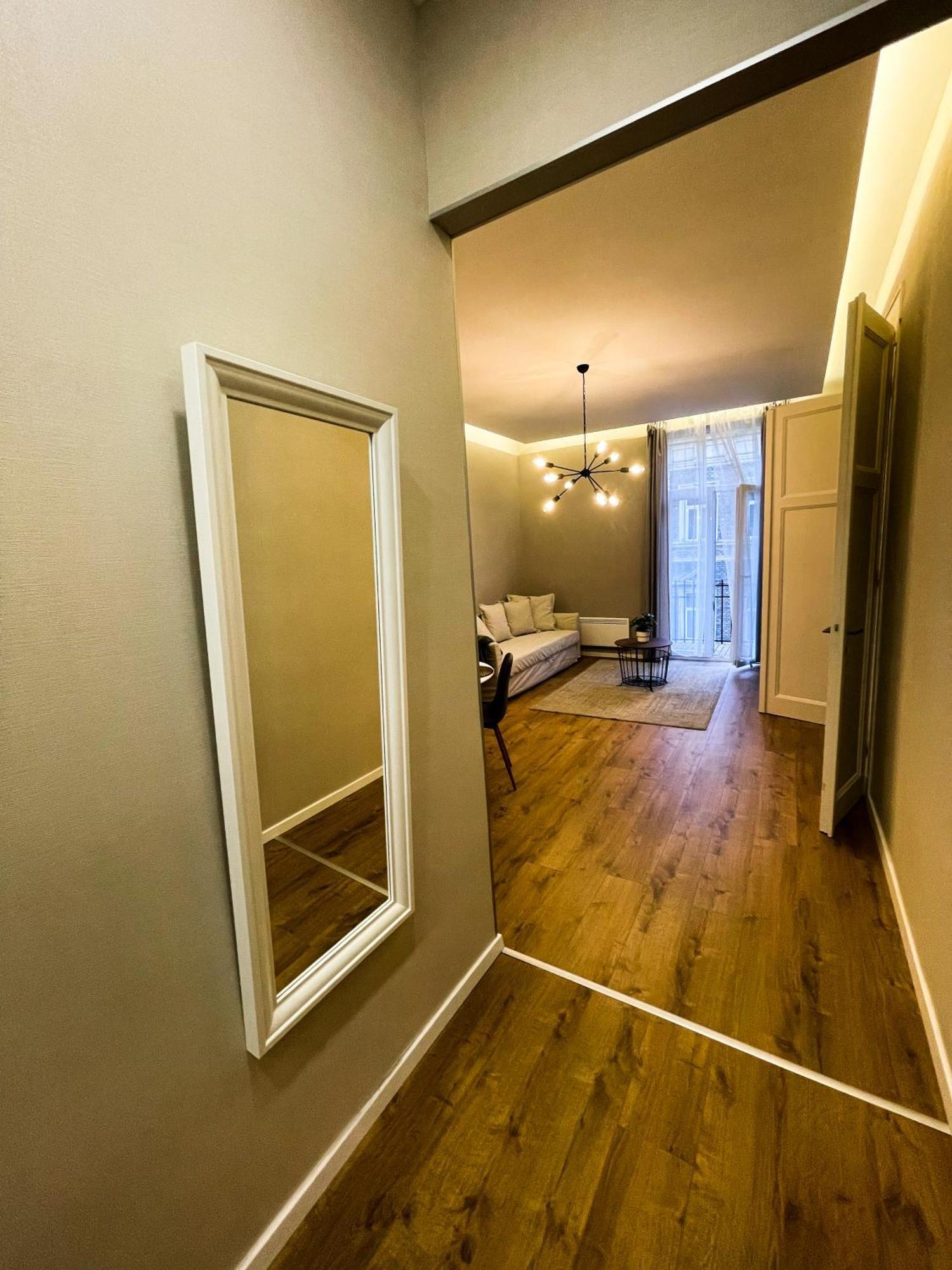 City Center 2, Cozy And Modern 2Br In The City Center Будапеща Екстериор снимка